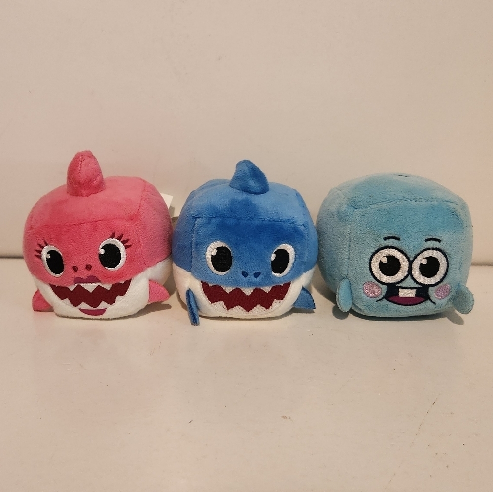 3” x 3” Plush Cube Wowwee Pinkfong Baby Shark Singing Plush